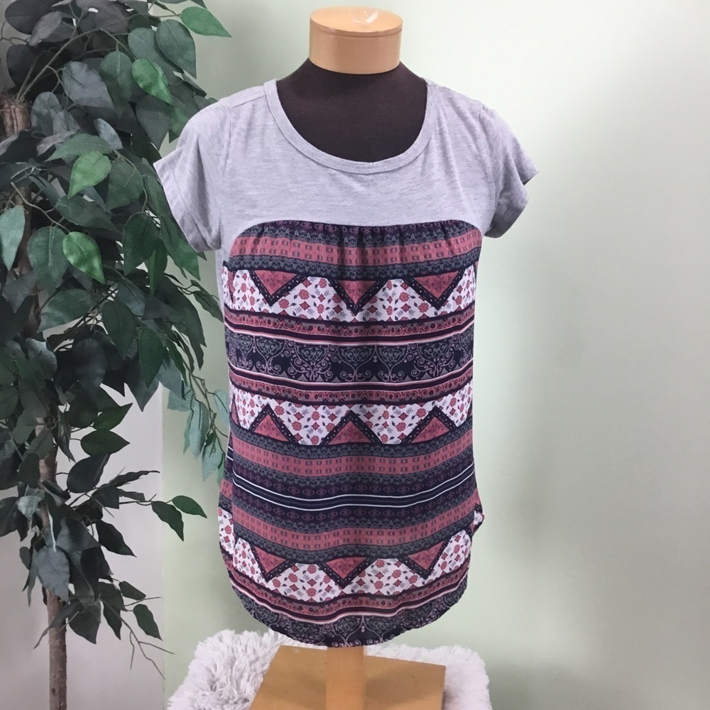 MAURICES Medium cal sleeve round hem tee
